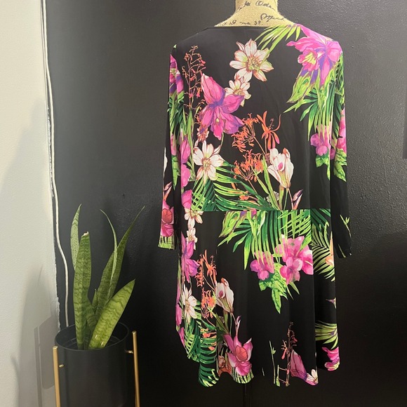 Susan Graver 1X Floral Print Tunic Top 3/4 Sleeve Black Pink Green Tropical - Picture 4 of 10